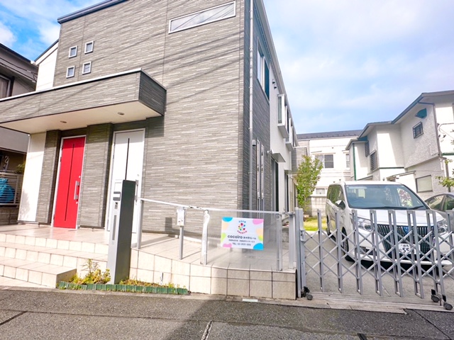 cocoiro新中野ルームの外観と入口
